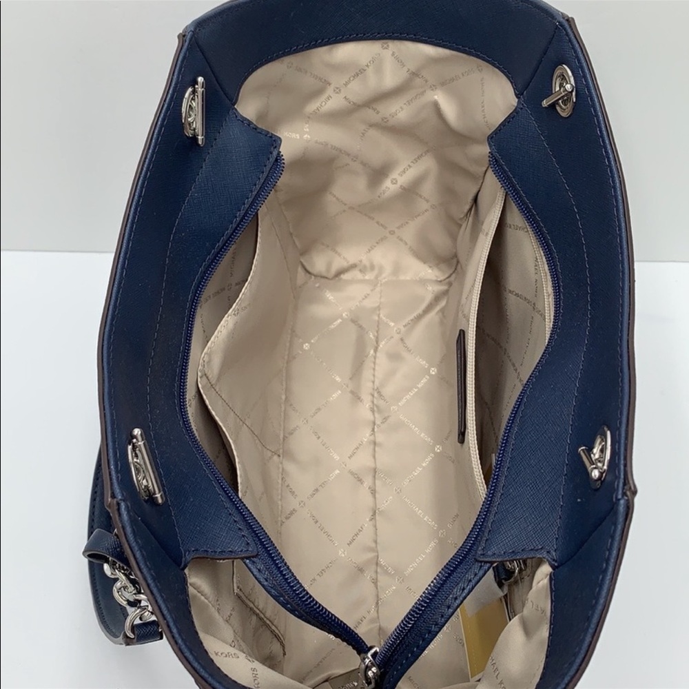 MICHAEL KORS LARGE CHAIN SHOULDER TOTE NAVY & LG DOUBLE ZIP WRISTLET DK … - Picture 9 of 16